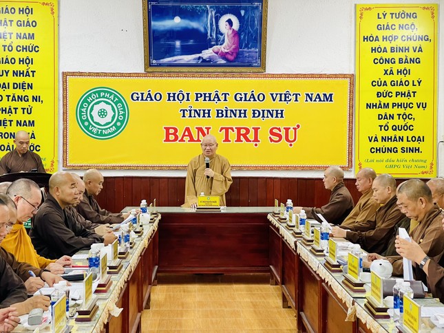 Hòa thượng Thích Nguyên Phước chủ trì phiên họp