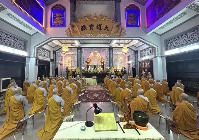 Đại chúng phát lồ sám hối