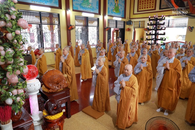 Đảnh lễ Tam bảo