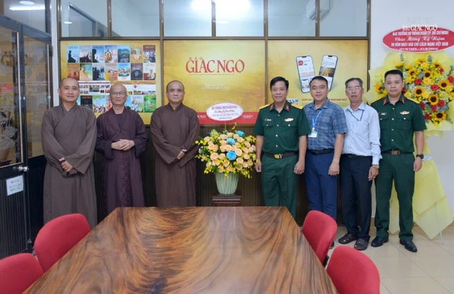 Đoàn Quận ủy - UBND - Ủy ban MTTQVN Q.3 thăm, chúc mừng Báo Giác Ngộ nhân Ngày Báo chí Cách mạng Việt Nam 21-6 Đoàn Quận ủy - UBND - Ủy ban MTTQVN Q.3 thăm, chúc mừng Báo Giác Ngộ nhân Ngày Báo chí Cách mạng Việt Nam 21-6