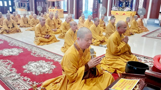 Hòa thượng Thích Thọ Lạc chủ trì khóa lễ tác pháp hậu an cư Hòa thượng Thích Thọ Lạc chủ trì khóa lễ tác pháp hậu an cư