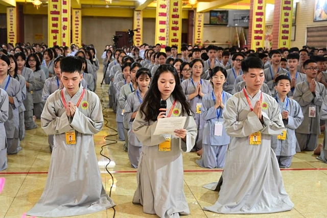 Đại diện các khóa sinh dâng lời phát nguyện