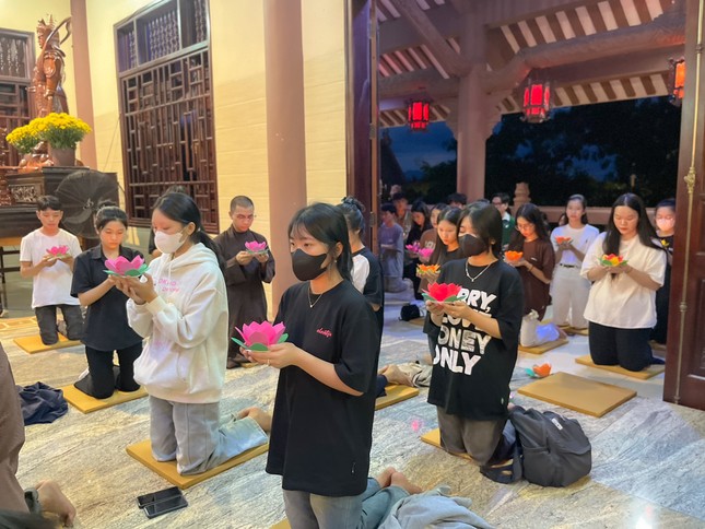 Dâng đăng cầu nguyện