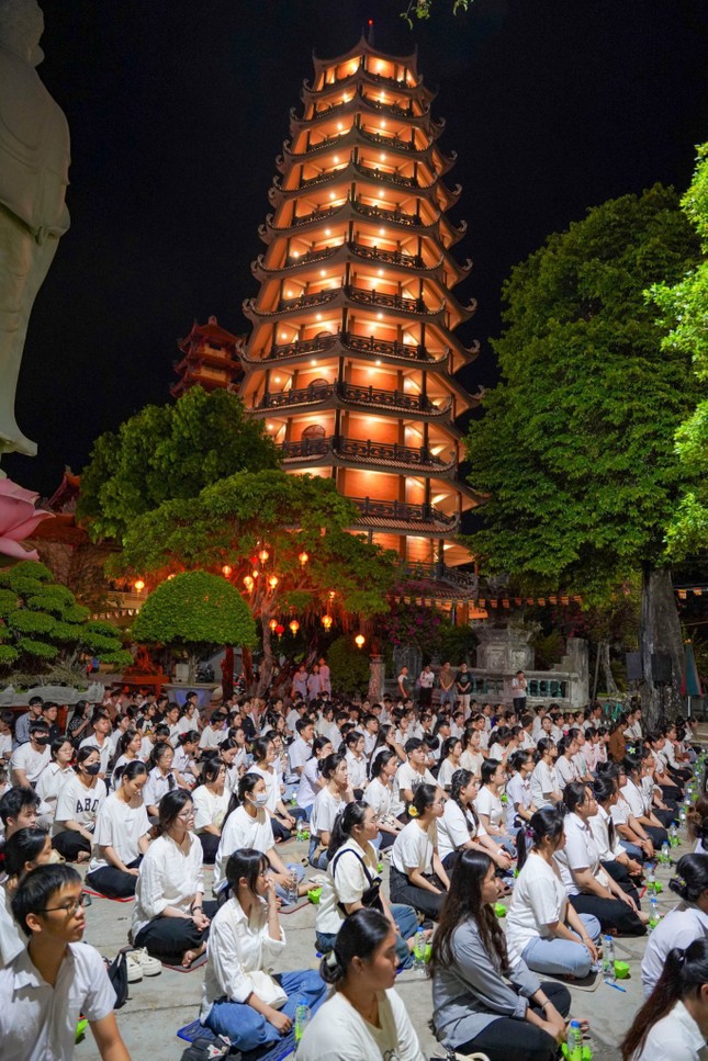 Gần 600 học sinh tham dự buổi lễ cầu nguyện trước kỳ thi tốt nghiệp THPT năm 2024 Gần 600 học sinh tham dự buổi lễ cầu nguyện trước kỳ thi tốt nghiệp THPT năm 2024