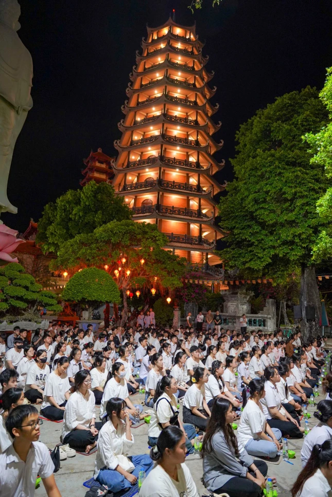 Gần 600 học sinh tham dự buổi lễ cầu nguyện trước kỳ thi tốt nghiệp THPT năm 2024