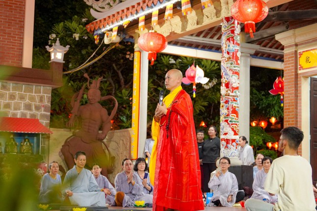 Thượng tọa Thích Quảng Duy sách tấn các em học sinh trước kỳ thi Thượng tọa Thích Quảng Duy sách tấn các em học sinh trước kỳ thi