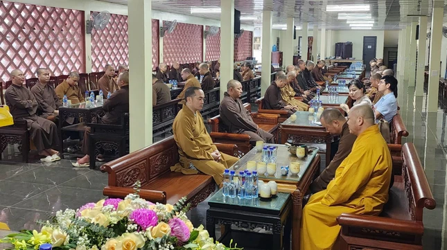 Chư Tăng tham dự hội nghị tại chùa Đại Bi
