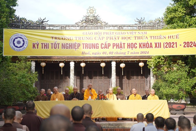 Trưởng lão Hòa thượng Hiệu trưởng sách tấn Tăng Ni sinh Trưởng lão Hòa thượng Hiệu trưởng sách tấn Tăng Ni sinh