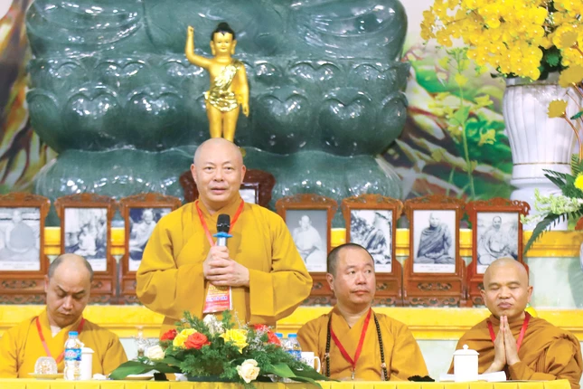 Thượng tọa Thích Tâm Định ban đạo từ Thượng tọa Thích Tâm Định ban đạo từ