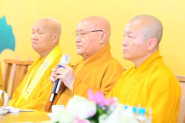 Trưởng lão Hòa thượng Thích Nhật Quang ban đạo từ