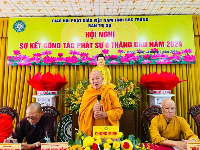 Trưởng lão Hòa thượng Thích Minh Hồng ban đạo từ