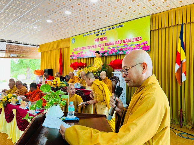 Thượng tọa Thích Định Hương báo cáo tổng kết