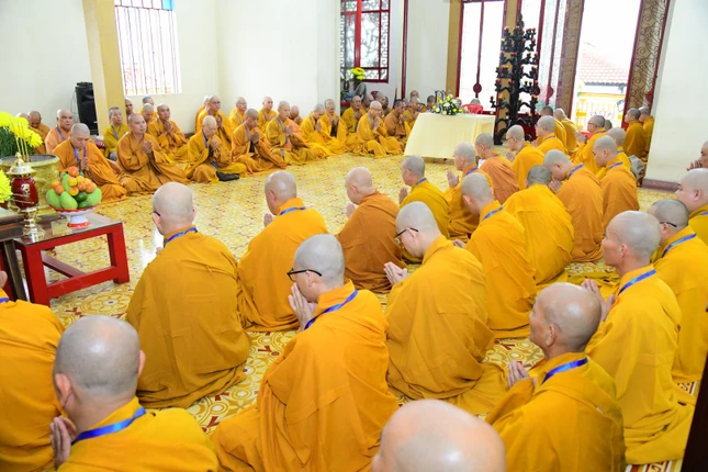 Trang nghiêm khóa lễ