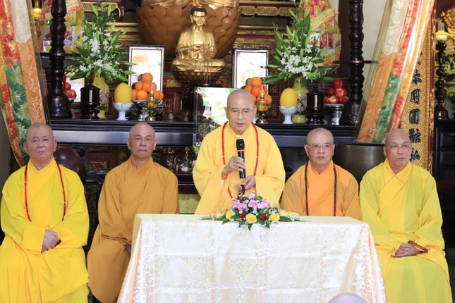 Hòa thượng Thích Khế Chơn sách tấn chư hành giả an cư tại các trú xứ Ni Hòa thượng Thích Khế Chơn sách tấn chư hành giả an cư tại các trú xứ Ni