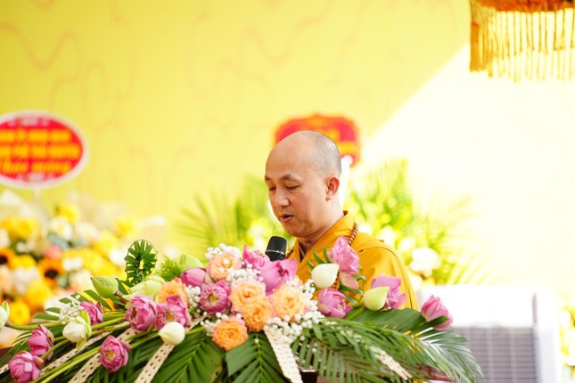 Đại đức Thích Chúc Tiếp báo cáo chương trình tu học trong 3 tháng an cư