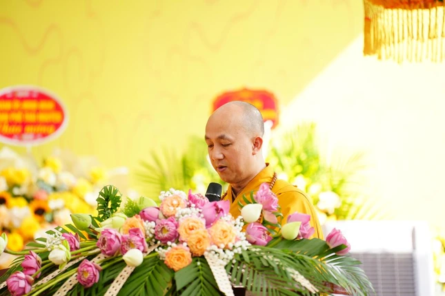 Đại đức Thích Chúc Tiếp báo cáo chương trình tu học trong 3 tháng an cư