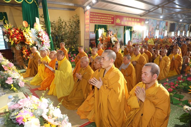 Thượng tọa Thích Thanh Thạch tác bạch cầu pháp