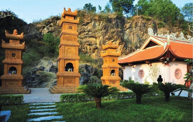 Khu tháp đá chùa Hổ Sơn Khu tháp đá chùa Hổ Sơn