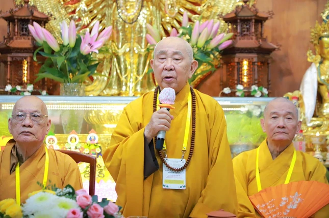 Trưởng lão Hòa thượng Thích Như Tín ban đạo từ