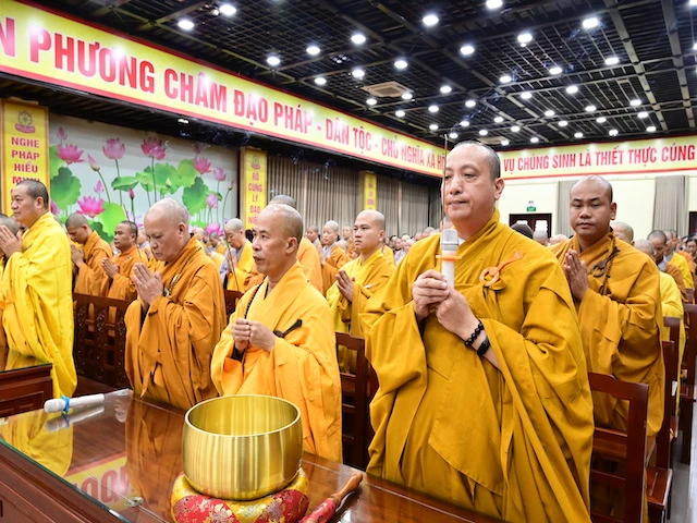 Thành kính dâng hương tưởng niệm cố Trưởng lão Hòa thượng Thích Trí Hải