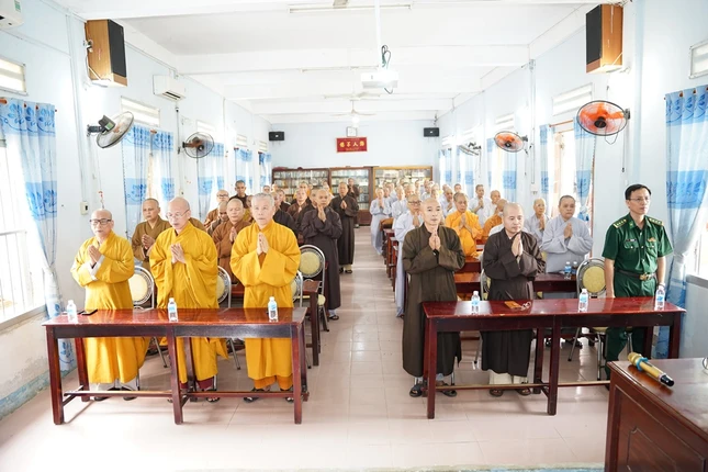 Chư hành giả an cư trên địa bàn tỉnh Ninh Thuận tham gia các buổi sinh hoạt chuyên đề tại khóa huân tu Chư hành giả an cư trên địa bàn tỉnh Ninh Thuận tham gia các buổi sinh hoạt chuyên đề tại khóa huân tu