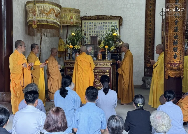 Trang nghiêm khóa lễ