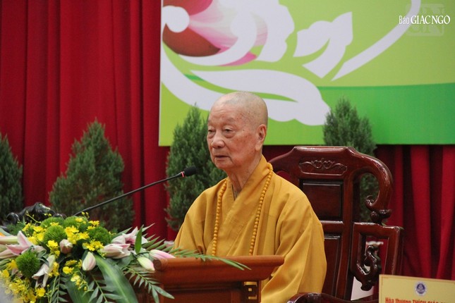 Đại lão Hòa thượng Pháp chủ ban huấn thị