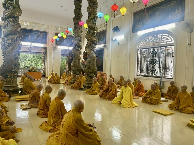 Trang nghiêm thính giới