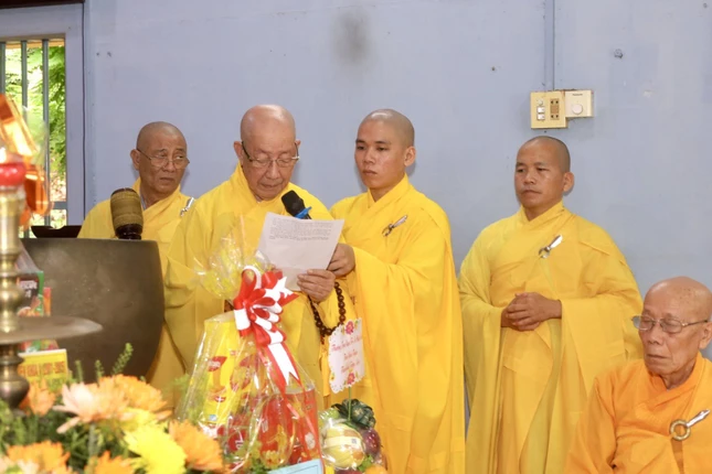 Hòa thượng Thích Tích Quang cung tuyên tiểu sử Hòa thượng Thích Thiện Kim