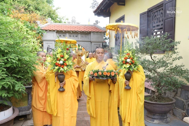 Cung đón kim quan Hòa thượng Thích Huệ Trí