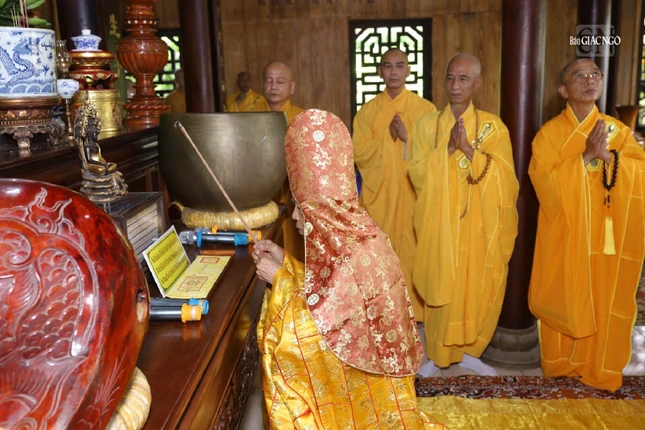 Trưởng lão Hòa thượng Thích Đức Thanh, Ủy viên Thường trực Hội đồng Chứng minh niêm hương bạch Phật