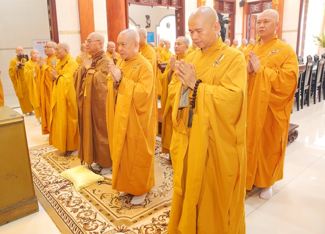 Thành kính lễ Tổ, lễ Phật