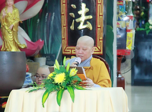 Ni trưởng Thích nữ Chúc Hải, trụ trì chùa Phước Thiện trùng tuyên giới luật Ni trưởng Thích nữ Chúc Hải, trụ trì chùa Phước Thiện trùng tuyên giới luật