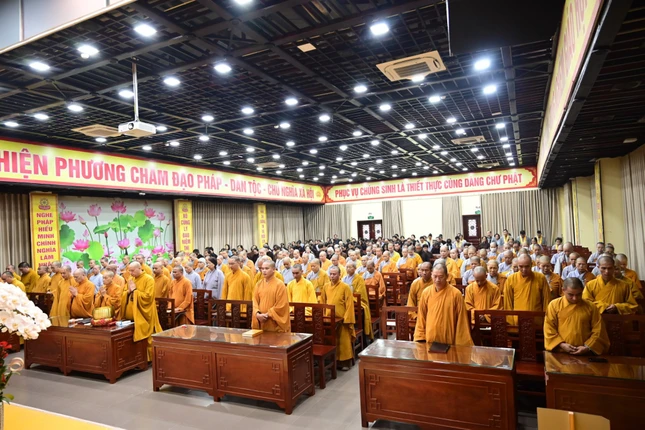 Chư Tăng Ni, Phật tử tham dự Lễ tưởng niệm cố Tổng Bí thư Nguyễn Phú Trọng Chư Tăng Ni, Phật tử tham dự Lễ tưởng niệm cố Tổng Bí thư Nguyễn Phú Trọng