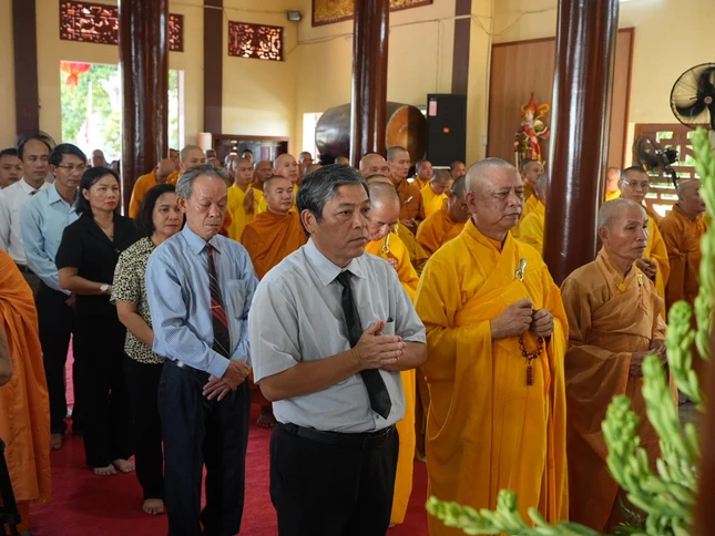 Chư tôn đức, đại biểu tưởng niệm cố Tổng Bí thư Nguyễn Phú Trọng Chư tôn đức, đại biểu tưởng niệm cố Tổng Bí thư Nguyễn Phú Trọng