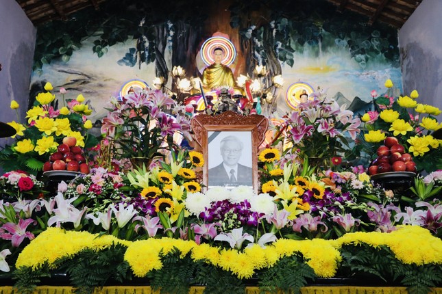 Di ảnh Tổng Bí thư Nguyễn Phú Trọng được thiết lập tại hạ trường Tòng Lâm Vạn Thiện Di ảnh Tổng Bí thư Nguyễn Phú Trọng được thiết lập tại hạ trường Tòng Lâm Vạn Thiện