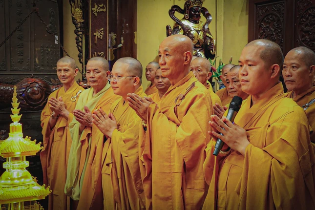 Chư Tăng chùa Đại Giác tưởng niệm Tổng Bí thư Nguyễn Phú Trọng