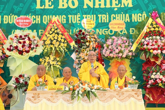 Hòa thượng Thích Thiện Tấn ban đạo từ