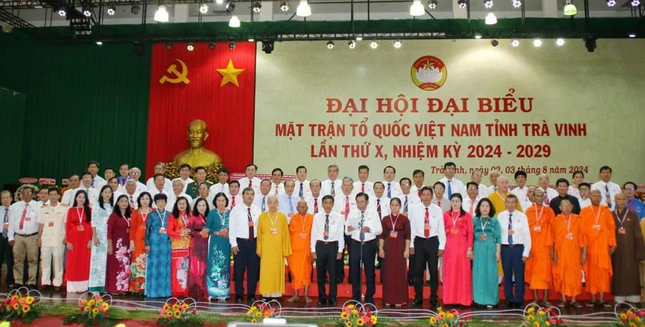 Các ủy viên tham gia Ủy ban MTTQVN tỉnh Trà Vinh khóa X, nhiệm kỳ 2024-2029 ra mắt đại hội