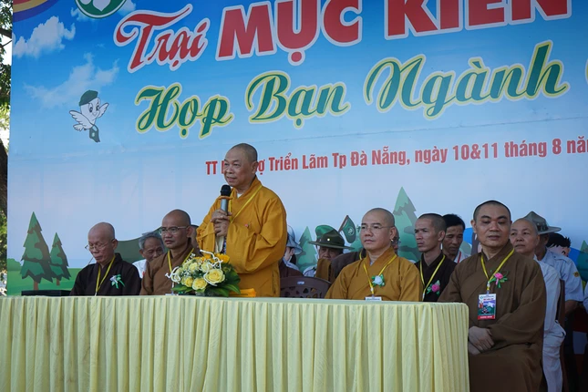 Hòa thượng Thích Từ Nghiêm ban đạo từ Hòa thượng Thích Từ Nghiêm ban đạo từ