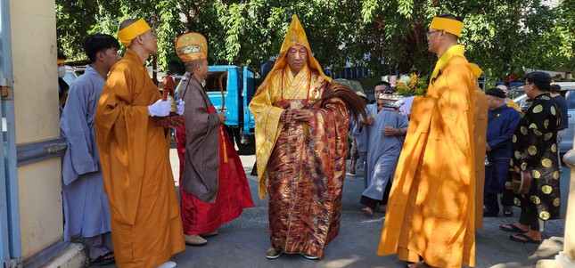 Thượng tọa Thích Minh Chánh sám chủ buổi lễ