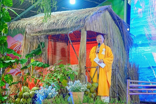 Thượng tọa Thích Thiện Thuận dẫn chuyện