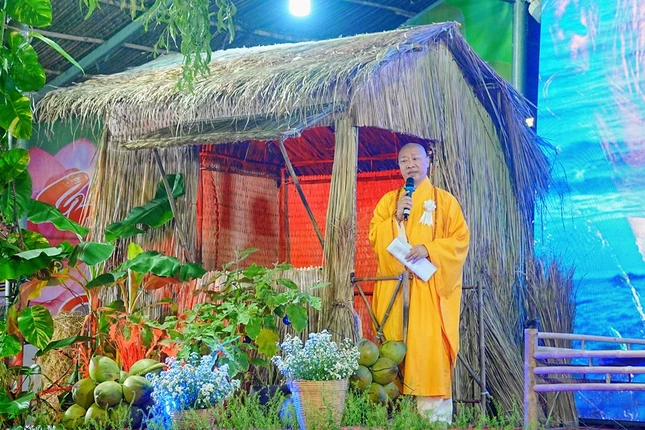 Thượng tọa Thích Thiện Thuận dẫn chuyện