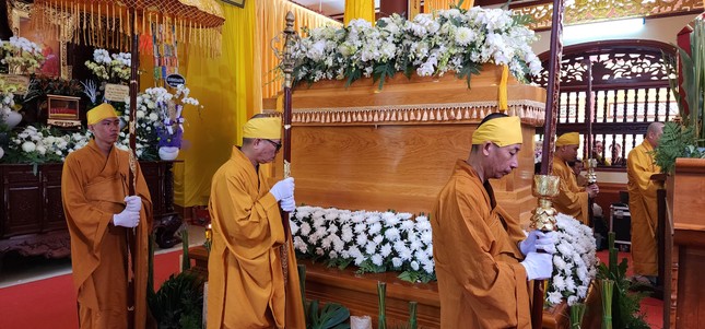 Kim quan Hòa thượng Thích Huệ Thành được tôn trí tại chùa Liên Hoa