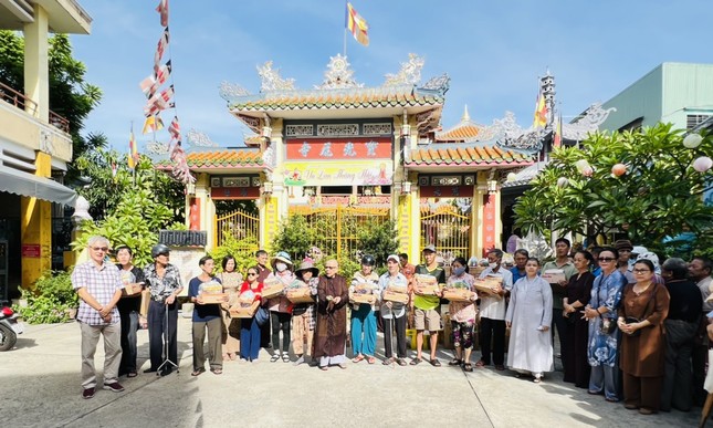 Tổ đình Bảo Quang chia sẻ yêu thương nhân mùa Vu lan - Báo hiếu