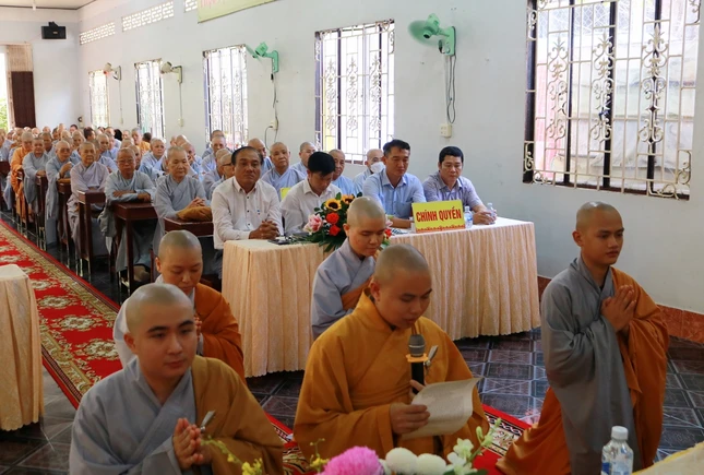 Tỳ-kheo Thích Trung Thiện đại diện chư hành giả an cư dâng lời tác bạch