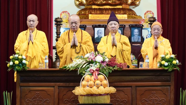 Niệm Phật cầu gia hộ