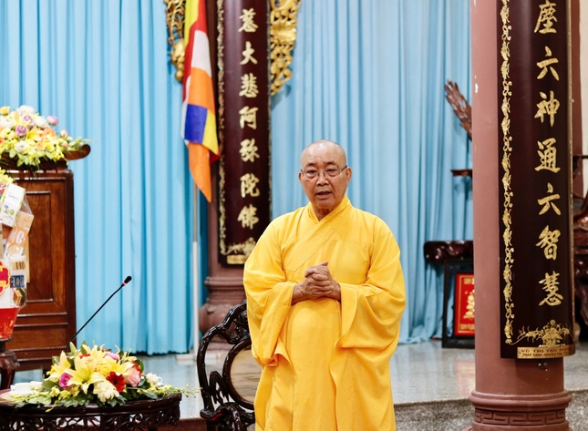 Hòa thượng Thích Minh Nhật đáp từ