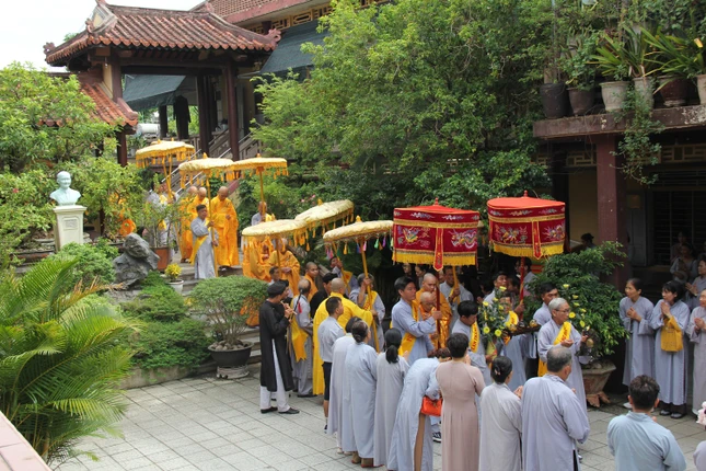 Cung thỉnh chư tôn Trưởng lão Hòa thượng quang lâm chứng minh Pháp hội Vu lan