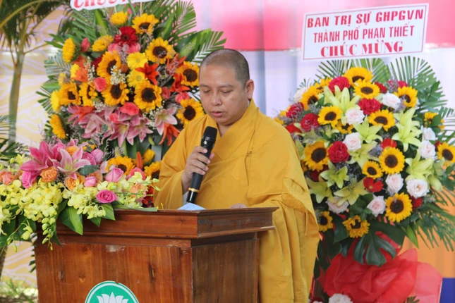 Đại đức Thích Quảng Pháp báo cáo công tác tổ chức khóa An cư kiết hạ Phật lịch 2568